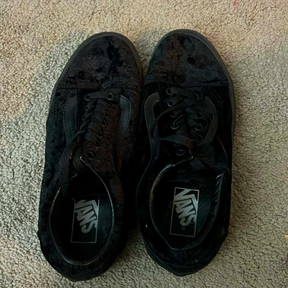 Black velvet Vans Old Skool 7.5M/9W